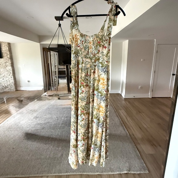 Reformation Nadira Dress worn a couple of times and in great condition (Size 4) - Picture 4 of 4